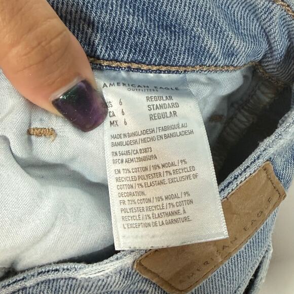 American Eagle Mom Jeans Size 6 Blue Denim Tapered High Rise Med Wash Distressed - Picture 10 of 10